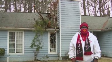 Tree crashes through roof, leaving Jonesboro family homeless