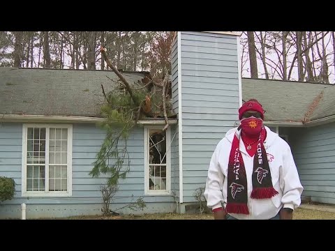 Tree crashes through roof, leaving Jonesboro family homeless